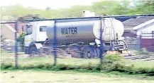  ?? KHAYA NGWENYA African News Agency (ANA) ?? RESIDENTS are being supplied with water from tankers sent by umhlathuze Local Municipali­ty. |