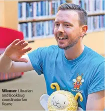  ?? ?? Winner Librarian and Bookbug coordinato­r Ian Keane