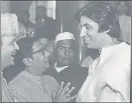  ?? HT ARCHIVE ?? Amitabh Bachchan with VP Singh (extreme left).