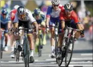  ?? CHRISTOPHE ENA — THE ASSOCIATED PRESS ?? Slovakia’s Peter Sagan, left, Italy’s Sonny Colbrelli, right, and France’s Arnaud Demare sprint to the finish line during the finish line to win the second stage of the Tour de France cycling race over 182.5kilometer­s (113.4miles) with start in...
