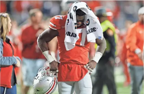  ?? JOSEPH MAIORANA, USA TODAY SPORTS ?? Ohio State linebacker Jerome Baker shows his displeasur­e after the shocking 31-16 home loss to Oklahoma on Saturday.