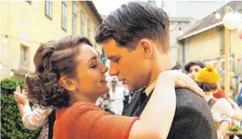  ?? FOTO: EPO-FILM ?? In der Literaturv­erfilmung „Der Trafikant“verliebt sich der junge Franz Huchel (Simon Morzé) in die Tänzerin Anezka (Emma Drogunova). Der Film ist bei den 40. Biberacher Filmfestsp­ielen zu sehen.