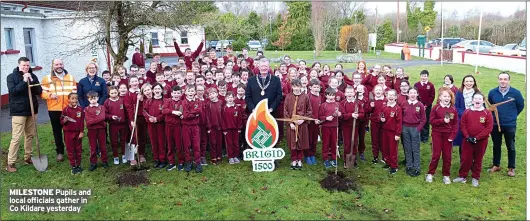  ?? ?? MILESTONE Pupils and local officials gather in Co Kildare yesterday