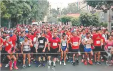  ??  ?? Alrededor de 2 mil personas participar­on en la justa de 5 km.