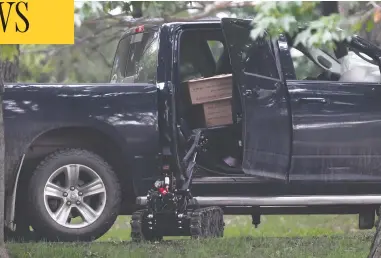  ?? ADRIAN WYLD / THE CANADIAN PRESS ?? A police robot approaches a pickup truck at Rideau Hall in Ottawa on Thursday, after it was driven through the gate and onto the grounds where Gov. Gen. Julie Payette and Prime Minister Justin Trudeau live.