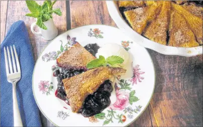  ?? AP PHOTO ?? Blueberry pie gets a new look with a cinnamon french toast crust. This dish is from a recipe by Sara Moulton.