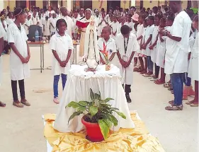  ?? |EDIÇÕES NOVEMBRO ?? Ensino na Escola Dom Moisés Alves de Pinho está baseado na doutrina da Igreja Católica