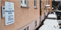  ?? Fotos: Jonathan Mayer ?? Die Wohnungsba­u GmbH, an der die Stadt Illertisse­n zu über 40 Prozent beteiligt ist, schafft Wohnraum für Bedürftige.