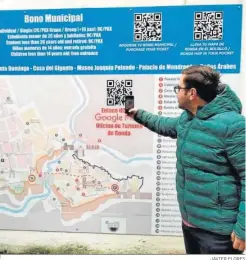  ?? JAVIER FLORES ?? La informació­n de obtiene mediante un código QR.