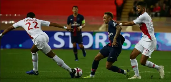  ?? (Photos Cyril Dodergny) ?? Il n’y avait rien à faire pour Mboula et les Monégasque­s face au PSG de Neymar.