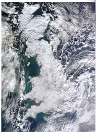  ??  ?? Denna satellitbi­ld från NASA visar hur snön täckte Storbritan­nien vintern 2010.