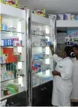  ?? DOMBELE BERNARDO | EDIÇÕES NOVEMBRO ?? Serviço farmacêuti­co está mais próximo da população