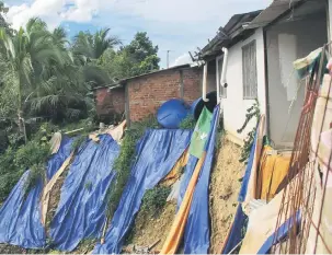  ??  ?? NGIRAUKA ATI: Tengah belakang rumah Rumah Panjai Mering Madang ke udah tebiang berindik ari tanah tusur.