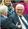  ?? Foto: Ralf Lienert ?? Auf viel Sympathie stieß Frank Walter Steinmeier (rechts) als Gast im Landtag bei Horst Seehofer.