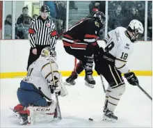  ?? CLIFFORD SKARSTEDT EXAMINER ?? Lakefield Chiefs captain Aaron Vatcher attempts to screen Stayner goalie Marcus Semiao. Vatcher had a hat trick in a 7-2 win Tuesday.