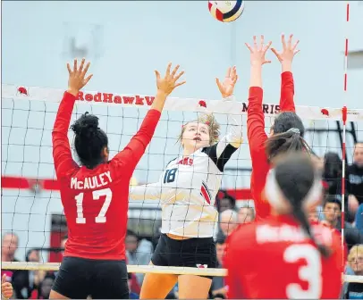  ?? GARY MIDDENDORF/DAILY SOUTHTOWN ?? Marist’s Avery Jedry, center, pushes over the ball against Mother McAuley during a Class 4A sectional championsh­ip match on Wednesday.