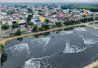  ?? ÁLEX LIMA / EXPRESO ?? Cercanía. Las lagunas están frente a la quinta etapa de la ciudadela Guayacanes, el sector más afectado.