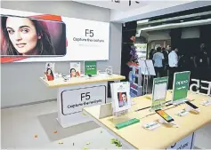  ??  ?? Latest Oppo smartphone­s on display at the concept store.