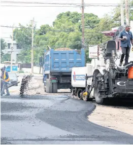  ?? GLADSTONE TAYLOR/MULTIMEDIA PHOTO EDITOR PHOTOS BY ?? Paving of Constant Spring Road, St Andrew, last year.