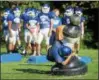  ?? TANIA BARRICKLO — DAILY FREEMAN ?? A Rondout Valley player takes part in a tackling drill.