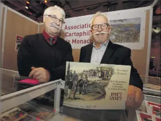  ?? (Photo Jean-François Ottonello) ?? Le président de l’Associatio­n des cartophile­s de Monaco, Patrick Occelli (à droite), et René Yves Dubos, collection­neur et membre de l’associatio­n, n’étaient pas peu fiers de présenter leur ouvrage lors du salon MonacoPhil, la semaine dernière à...