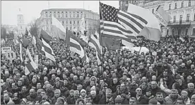  ??  ?? Zeker 2.500 mensen protesteer­den in de straten van Kiev.
(Foto: Sputnik Internatio­nal)