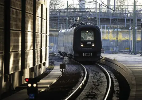  ?? Bild: JOHAN NILSSON/TT ?? STATION. Om 15-20 år ligger Varbergs boendecent­rum säkert öster om E6 och det bor resenärer även i inlandet.