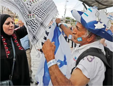  ?? Foto: AFP/Menahem Kahana ?? Sonntag in Jerusalem: Begegnung oder Konfrontat­ion?