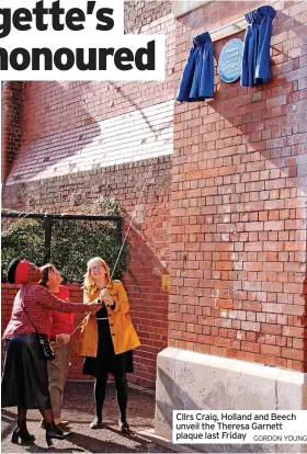  ?? GORDON YOUNG ?? Cllrs Craig, Holland and Beech unveil the Theresa Garnett plaque last Friday