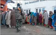  ?? (AFP) ?? Voters stand in queues to cast their ballots in Indian Kashmir’s Budgam district on Saturday.