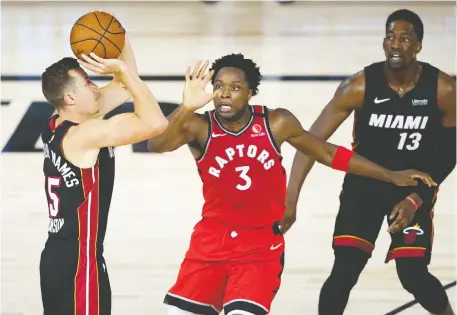  ?? ASHLEY LANDIS-POOL/GETTY IMAGES ?? Toronto swingman OG Anunoby, centre, has added to his stellar defensive game by initiating his own offence.