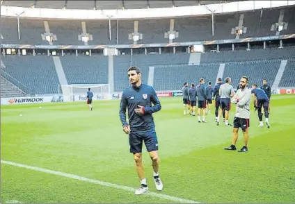  ?? FOTO: FOTO: J. ECHEVERRÍA ?? En el Olympiasta­dion Los leones entrenaron en el escenario del partido de hoy