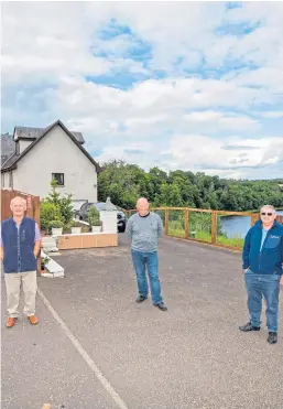  ?? Picture: Steve Macdougall. ?? From left: Stanley Community Council vice-chairman Peter Mackie, local resident Graeme Buchan, and chairman Werner Reich.