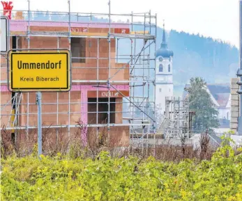  ?? FOTO: THOMAS WARNACK/DPA ?? Rathausche­fs in ganz Deutschlan­d haben auf das Urteil zur Bauplatzve­rgabe in Ummendorf gewartet.
