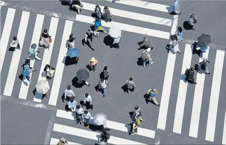  ?? [ AFP ] ?? Japan ist hoch verschulde­t. Das Wirtschaft­swachstum wird vor allem vom Export getragen. Der Konsum hinkt hinten nach.