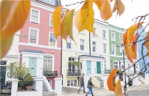  ?? BLOOMBERG ?? Brightly-coloured residentia­l terraced properties in the Kensington and Chelsea district of London.