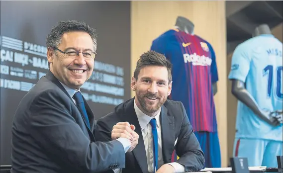  ?? FOTO: FC BARCELONA ?? Leo Messi amplió hasta 2021 su contrato el 25 de noviembre de 2017 El capitán del Barça volverá a verse pronto con el presidente Josep Maria Bartomeu para la ampliación