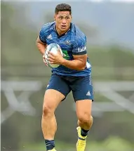  ?? GETTY IMAGES ?? Roger TuivasaShe­ck takes a pass for the Blues against the Hurricanes at at the Waitemata Rugby Club in Auckland yesterday.