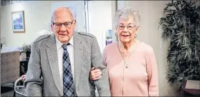  ?? COURTESY OF CHESTNUT KNOLL ?? Chestnut Knoll residents Dick and Ruth Clark were one of two couples to renew their wedding vows during a ceremony in front of family and friends,