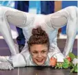  ?? Foto: Siegfried Rebhan ?? Stefanie Millinger begeistert­e die Gäste mit graziler Akrobatik. Sie stand bei der RTL Show „Das Supertalen­t“2017 im Finale.