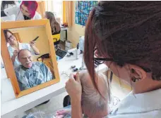  ?? FOTO: MARKUS LEHMANN ?? Am Mittwoch kann man sich im Magda-Eckle nochmals kostenlos die Haare schneiden lassen.