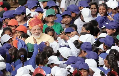  ?? PICTURE: REUTERS ?? ENTHUSIASM: Indian Prime Minister Narendra Modi greets schoolchil­dren after addressing the nation from the historic Red Fort during Independen­ce Day celebratio­ns in Delhi yesterday.