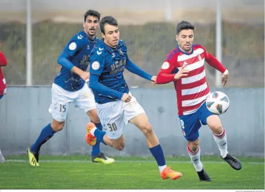  ?? PHOTOGRAPH­ERSSPORTS ?? Una acción de ataque del Recreativo en el partido de este sábado ante el UCAM Murcia.