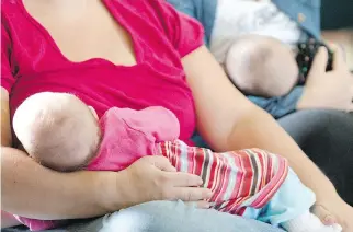  ?? BRYANNA BRADLEY/FILES ?? According to Statistics Canada, 90 per cent of new mothers initiated breastfeed­ing in 2012, but only 24 per cent breastfed exclusivel­y for the first six months (until the child is ready for solid foods).