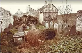  ?? Picture: Friends of the Jewish Burial Ground ?? The overgrown site in the 1970s