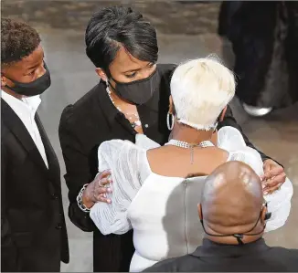  ?? CURTIS COMPTON / CCOMPTON@AJC.COM ?? Atlanta Mayor Keisha Lance Bottoms consoles Tomika Miller, the widow of Rayshard Brooks, at the conclusion of his funeral in Ebenezer Baptist Church on June 23; Brooks was slain after a struggle with two Atlanta police officers.
Charmaine Turner (center) and Secoriya Williamson (left), parents of 8-yearold Secoriea Turner, speak to the media with the mayor at police headquarte­rs. Secoriea’s shooting, along with more than 20 others, four fatal, prompted the governor to call in Guard troops.
