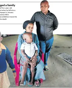  ?? Picture: Alaister Russell ?? Lumka’s parents, Mandisa and Vuyani Mkhethwa, with their son Masande at their home near Bizana in the Eastern Cape.