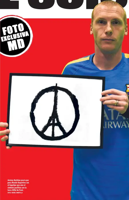  ?? FOTO: MANEL MONTILLA ?? Jérémy Mathieu posó ayer para Mundo Deportivo con el logotipo que une el símbolo pacifista con la torre Eiffel de París