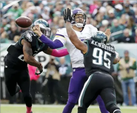  ?? CHRIS SZAGOLA — THE ASSOCIATED PRESS ?? Mychal Kendricks, right, helps pressure Minnesota Vikings quarterbac­k Sam Bradford last October. The Eagles turned down Kendricks’ request to be traded.