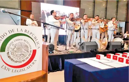  ??  ?? La celebració­n por el 50 aniversari­o del gremio fue amenizada por mariachis.